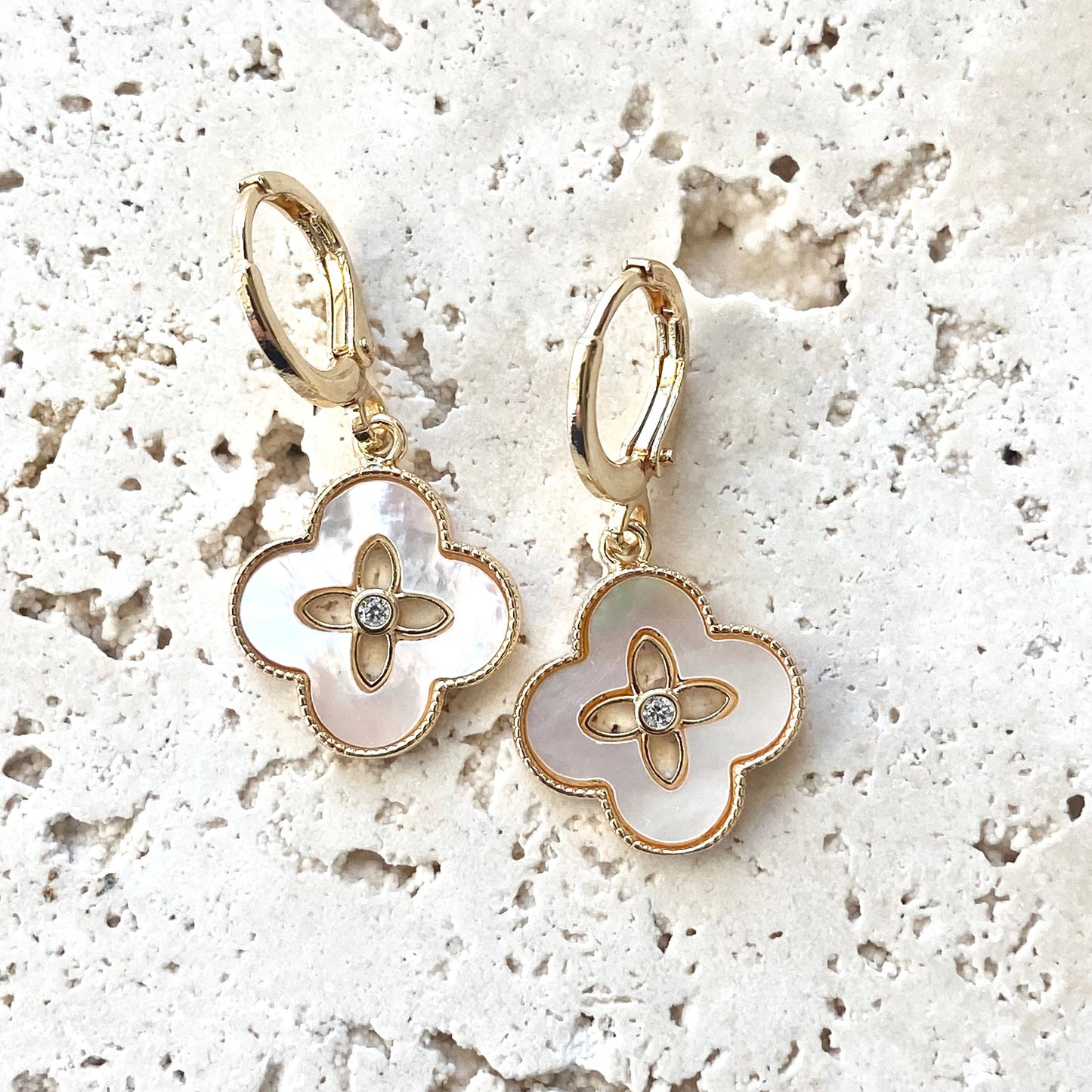 Clover shell pearl earrings