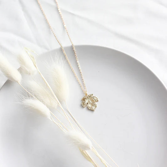 Heirloom Maple Leaf Necklace Gold